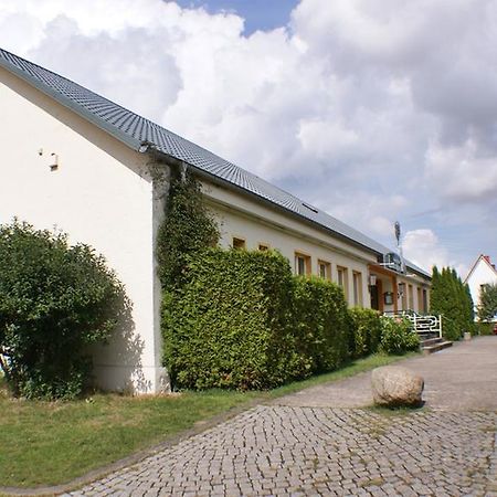 Gasthaus&Hotel Lindenkrug Poseritz Exterior foto