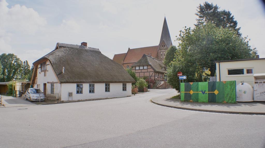 Gasthaus&Hotel Lindenkrug Poseritz Exterior foto