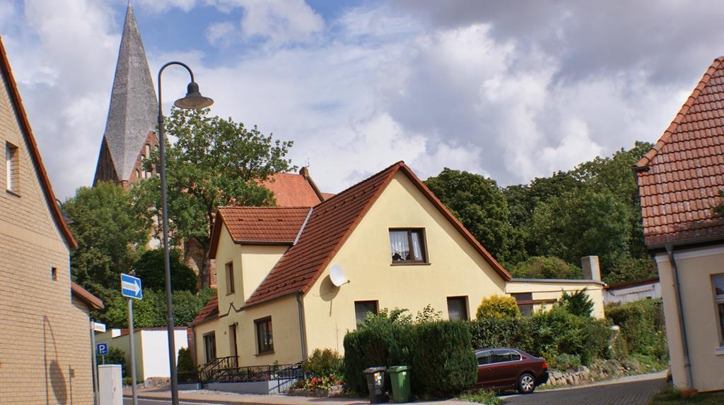 Gasthaus&Hotel Lindenkrug Poseritz Exterior foto