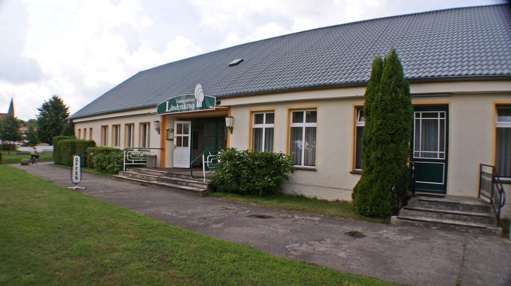 Gasthaus&Hotel Lindenkrug Poseritz Exterior foto